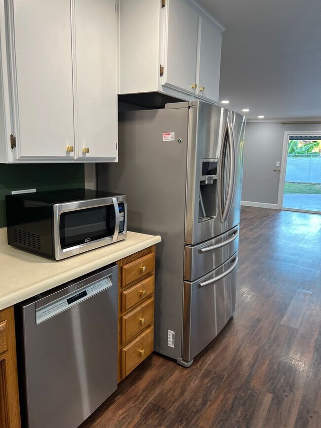 Building Photo - Rare Find!!!  Incredible 4  bedroom / 2 bath updated house in beautiful Clairemont!!!