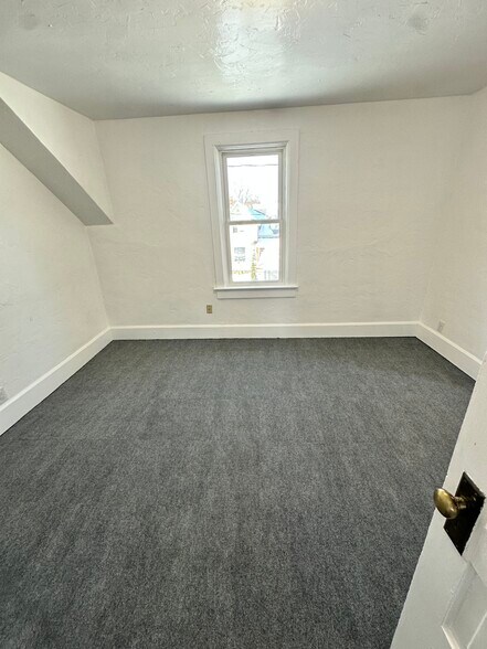 Building Photo - 1357 Lawe St