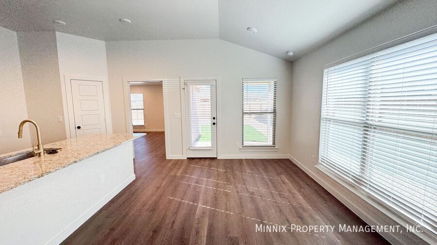 Building Photo - 2131 Langford Ave