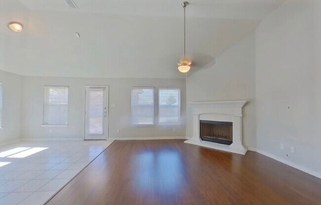 Building Photo - Beautifully Renovated 3-Bedroom Home with Premium Finishes