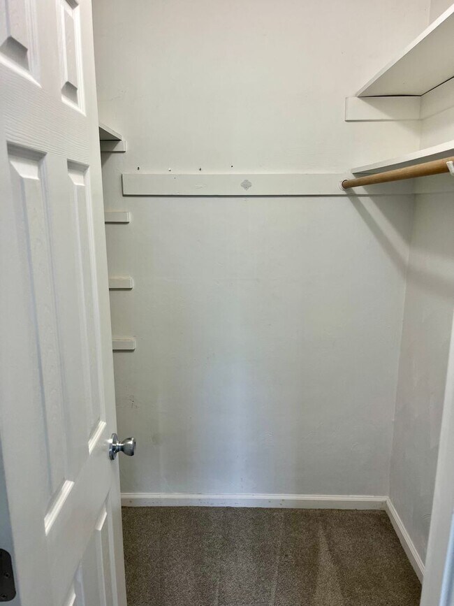 Building Photo - 3BD/2BA Home minutes from Dam Neck/Oceana Bases! Updated Throughout! Attached One Car Garage!