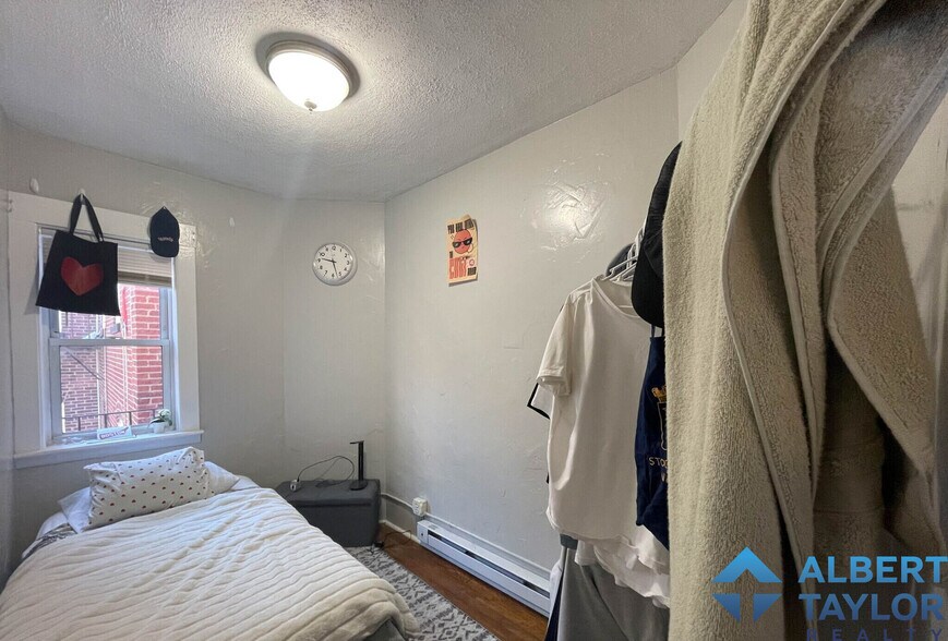 Building Photo - 172 Endicott St