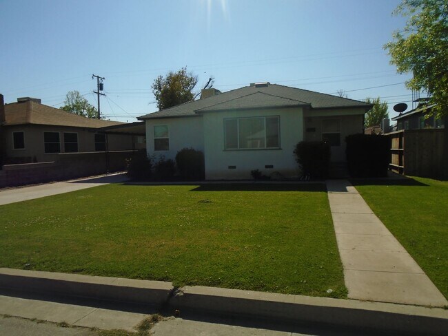 Building Photo - 2714 Cedar St