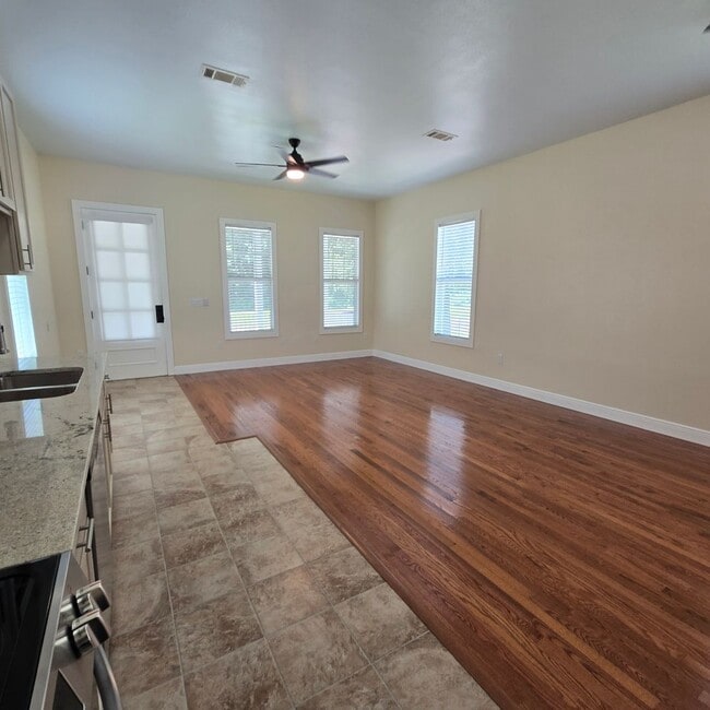 Building Photo - 1818B Elvin Dr