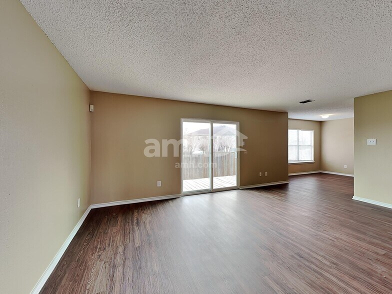 Building Photo - 1312 Greenleaf Ct