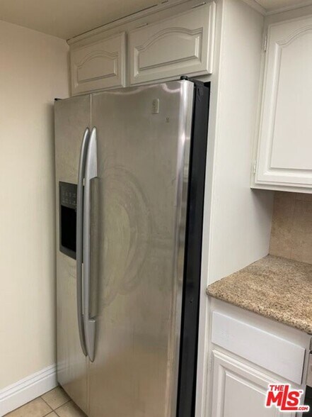 Building Photo - 10660 Wilshire Blvd