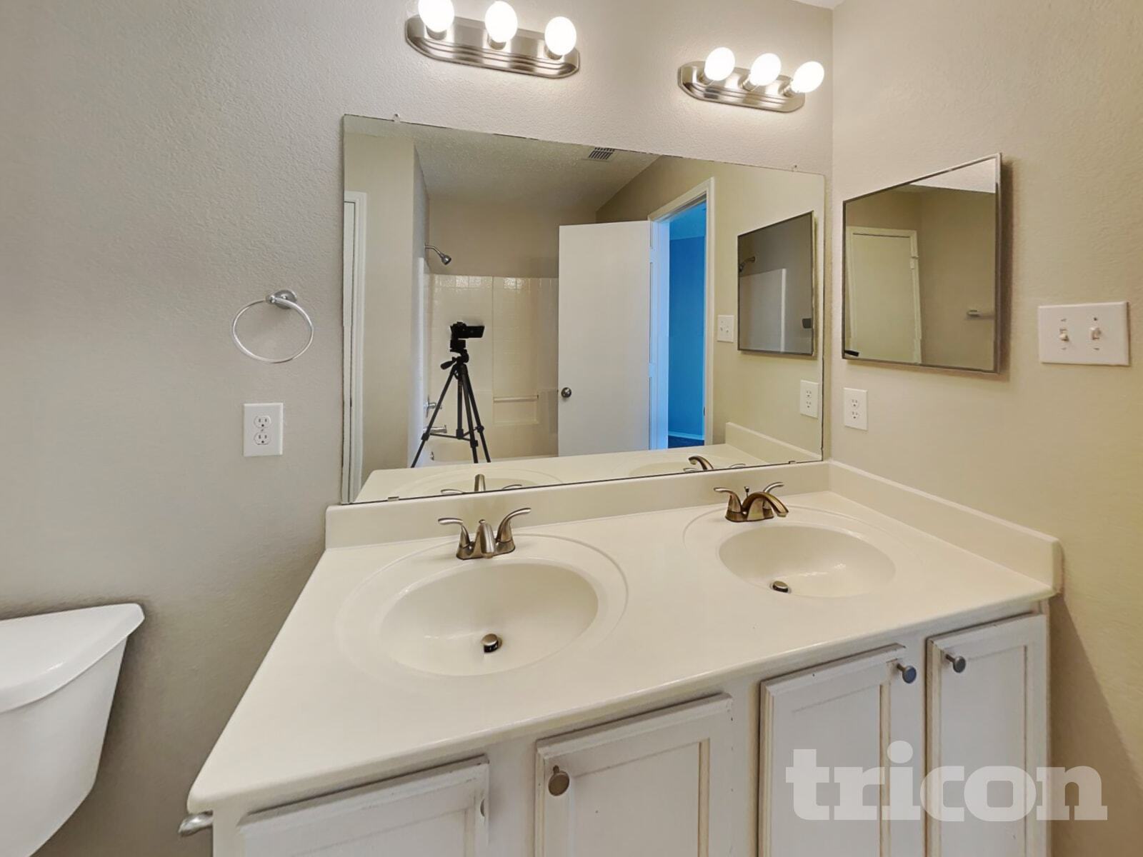 Building Photo - 2983 Celian Dr