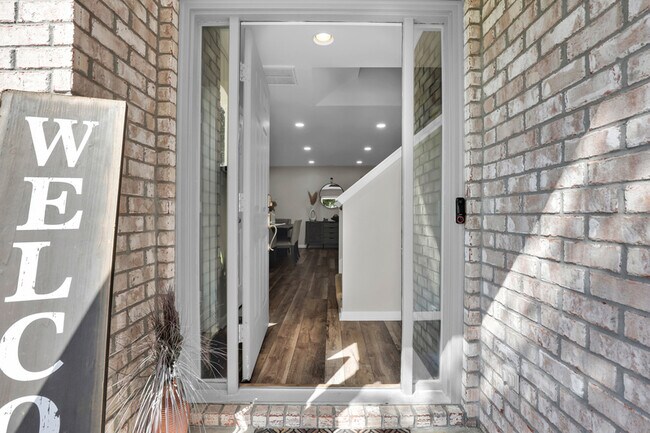 Building Photo - 136 Meadowside Ln