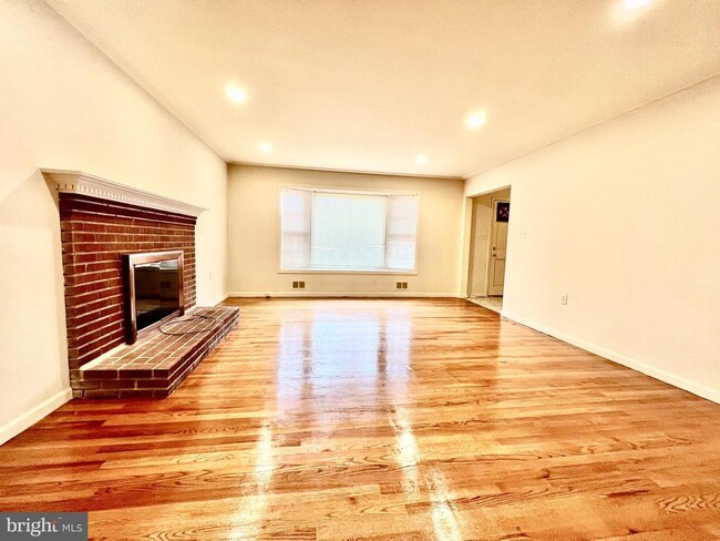 Building Photo - 7510 Sanner Rd