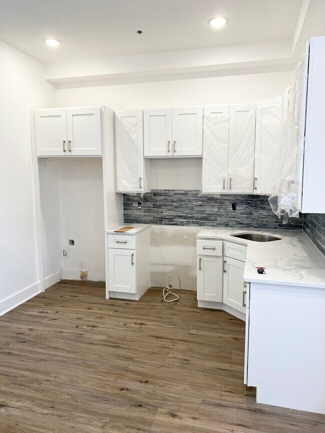 Building Photo - 2425 Frankford Ave