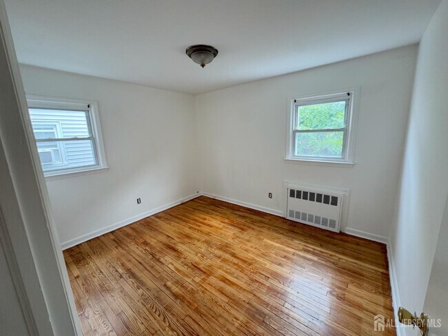 Building Photo - 304 Woodcliff Ave