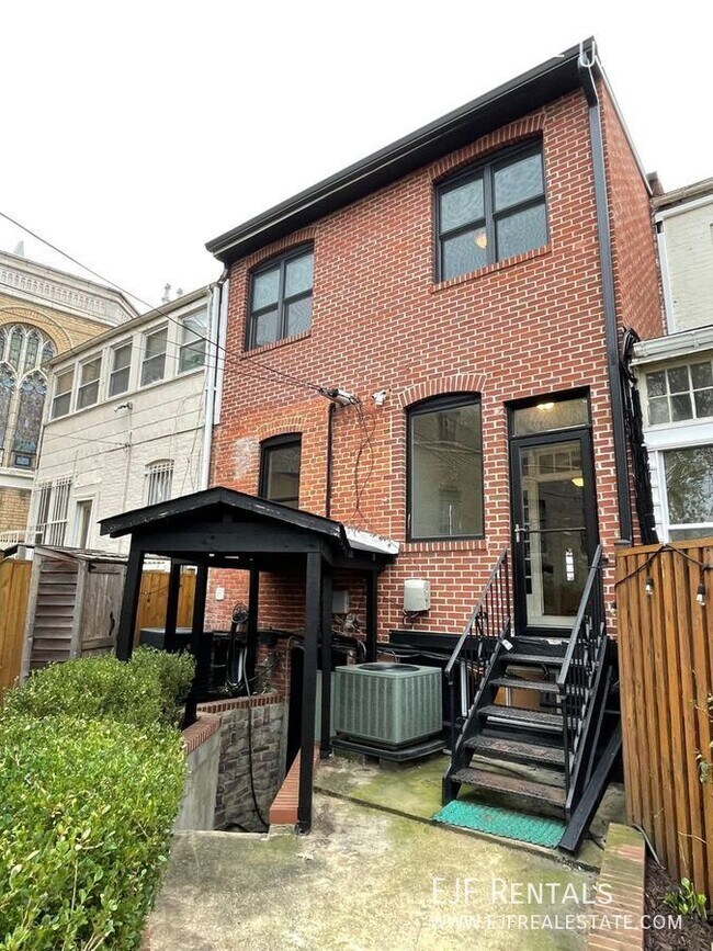 Building Photo - 4208 New Hampshire Ave NW