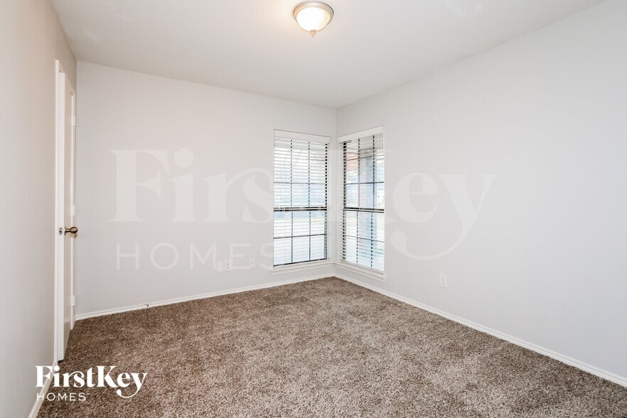 Building Photo - 1502 Barbara Ln