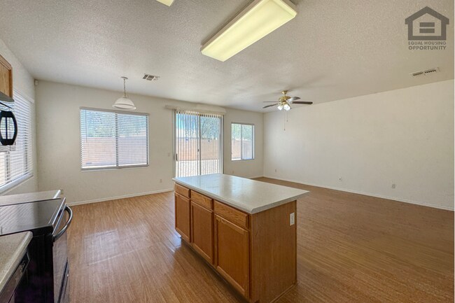 Building Photo - 4Bed/2Bath House in El Mirage! Ready for Immediate Move-In!