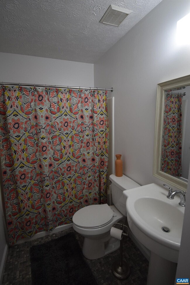 Building Photo - 3364 Dogwood Dr