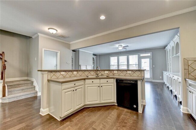 Building Photo - 812 Red Hart Ln