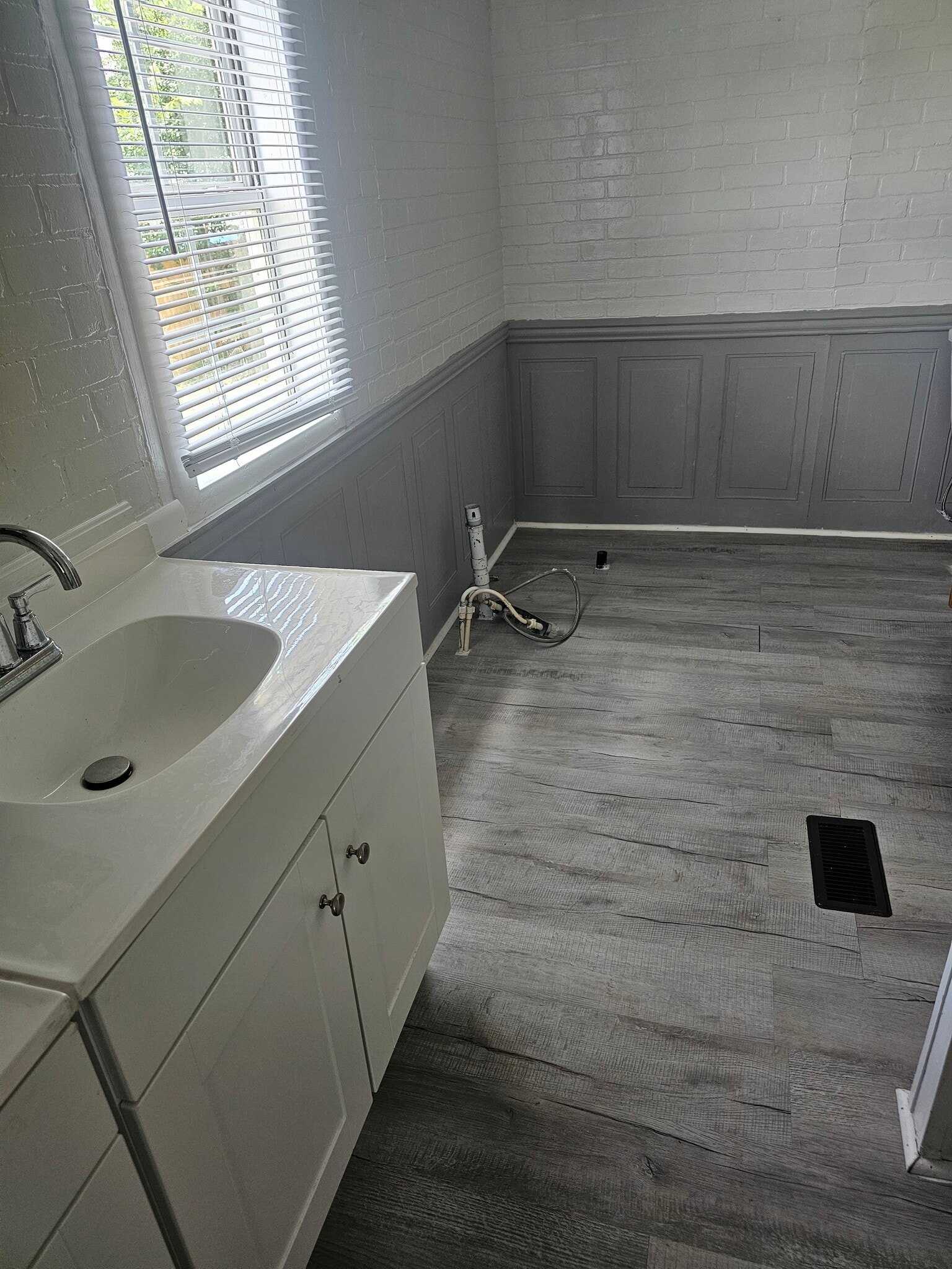Master Bathroom - 16471 Pisces Rd