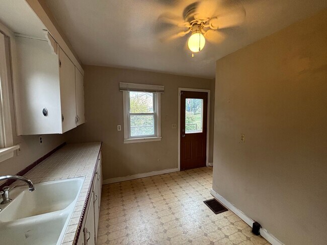 Building Photo - Use Your Tax Return For This Sweetheart of a Deal! Want to stop renting and finally own your own ...