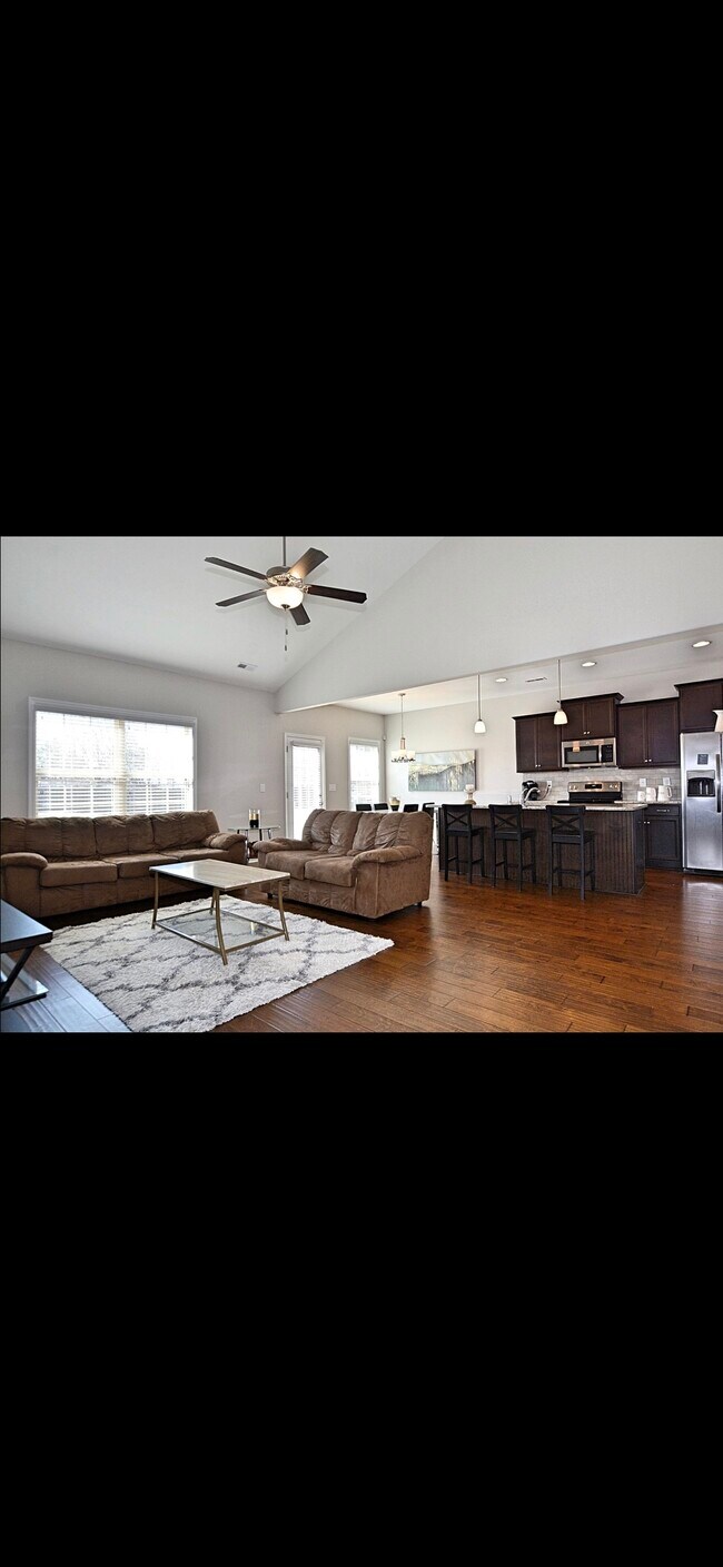 Building Photo - 605 Summerdawn Pl