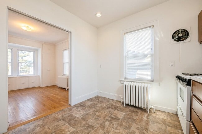 Building Photo - 130 Soundview Rd