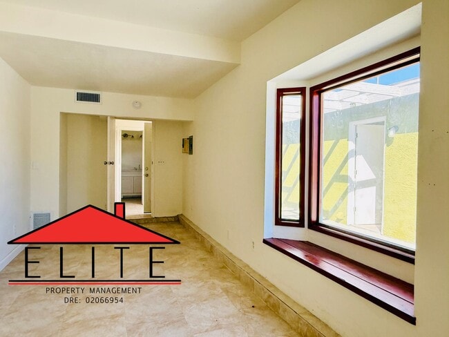 Building Photo - 332AL