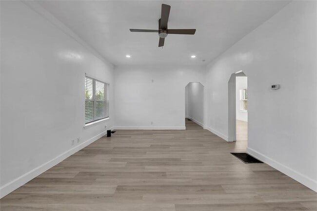 Building Photo - 51 Private Rd 901