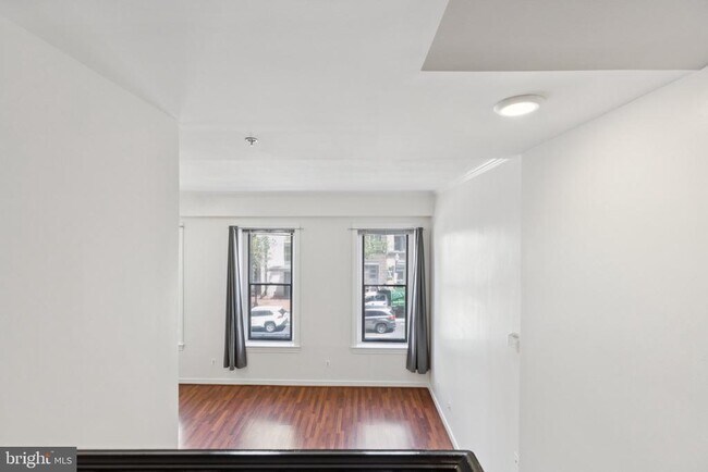 Building Photo - 616 E St NW