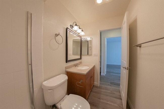 Building Photo - 2BR/1BA Clairemont Condo Freshly Painted, New Vinyl Plank Flooring Throughout Patio, 1 Parking Space