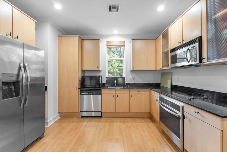 Primary Photo - 75 NE 5th Ave