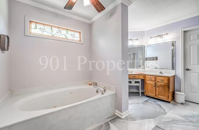 Building Photo - 5981 Diplomat Pl