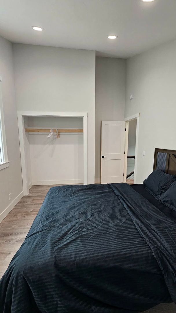 Building Photo - Fully furnished town home in Bigfork