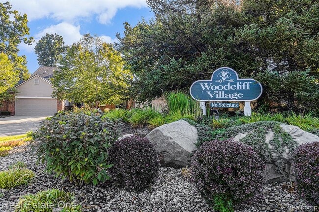 Building Photo - 2471 Woodcliff Trail