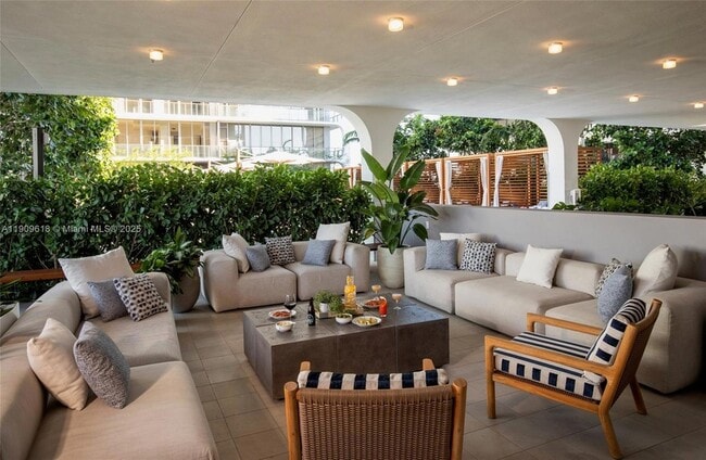 Building Photo - 2678 Tigertail Ave