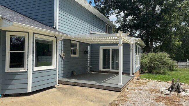 Building Photo - TR Lawing Realty Property