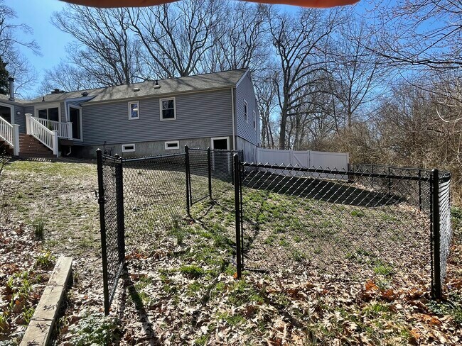 Building Photo - 5 Jefferson Dr