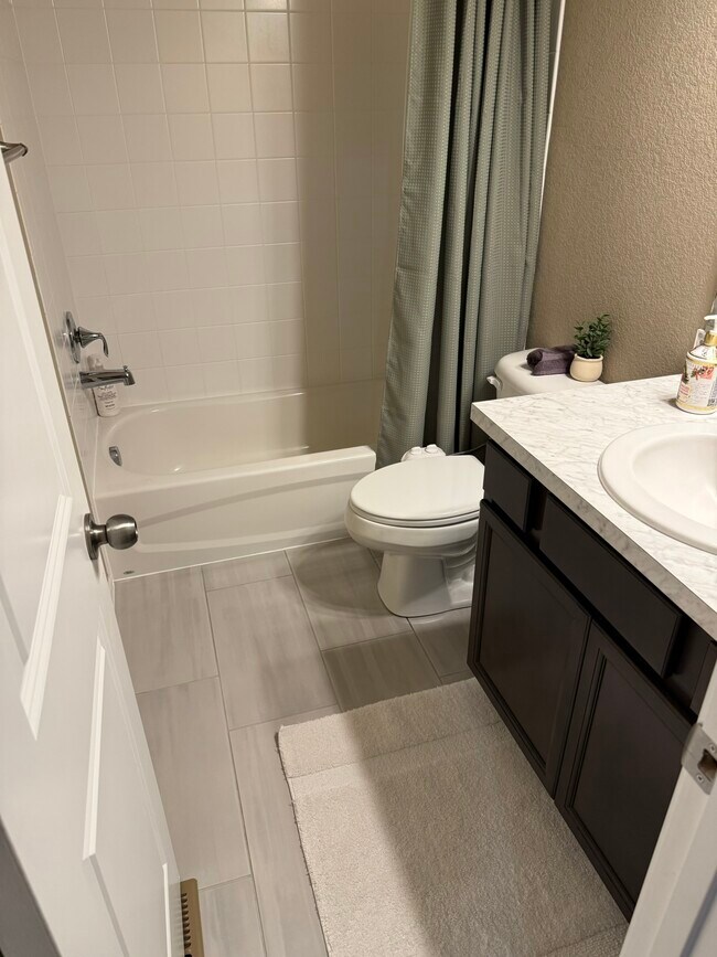Building Photo - 9958 Golf Crest Dr