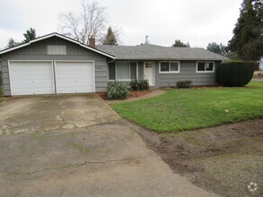 Building Photo - Large Four Bedroom South Salem