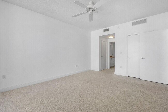 Building Photo - 550 Okeechobee Blvd