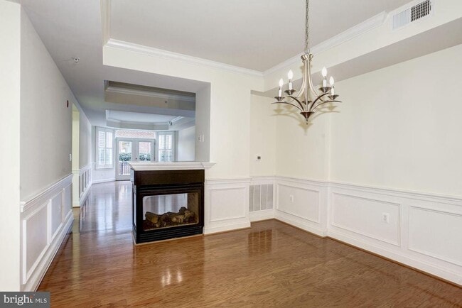 Building Photo - 320 S West St