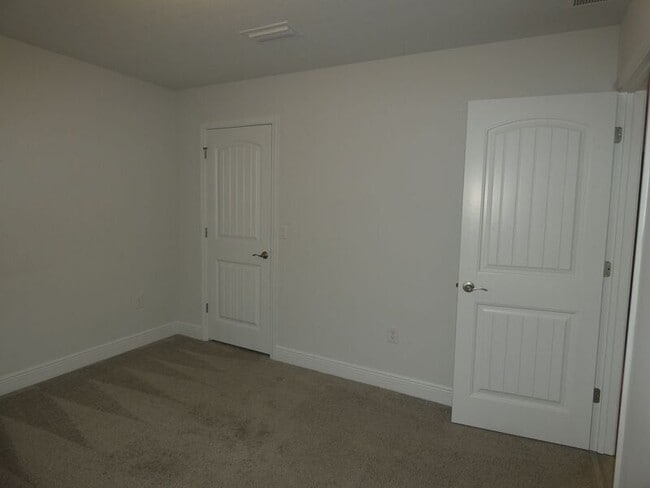 Building Photo - 5643 Lafayette Ct