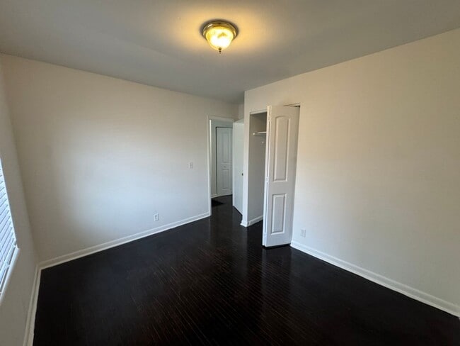 Building Photo - 3 Bedroom, 1 Bath House East Nashville with large back yard!