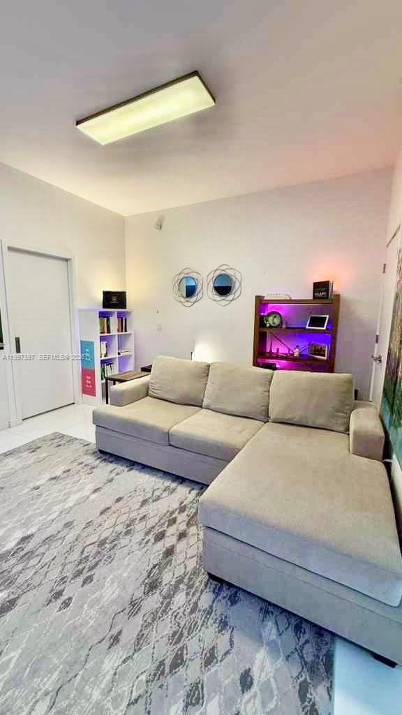 Building Photo - 851 NE 1st Ave