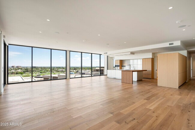 Building Photo - 6302 E Camelback Rd