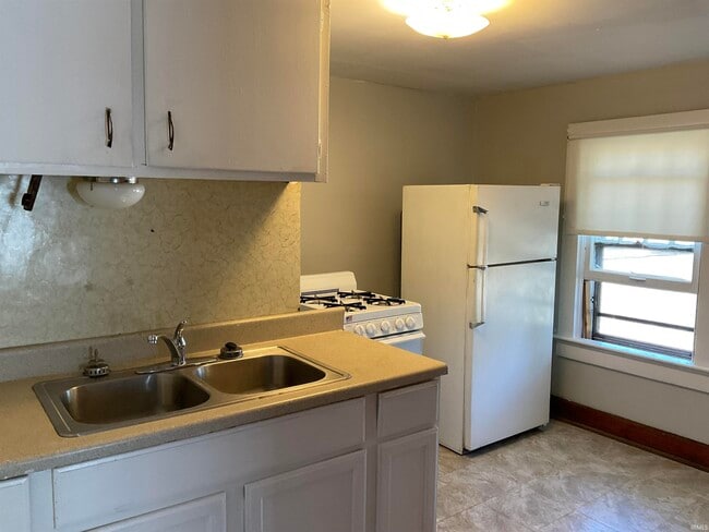 Building Photo - 1829 Hale Ave