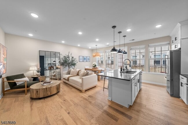 Building Photo - 105 Robeson St