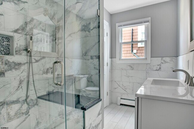 Building Photo - 13 N Victoria Ave