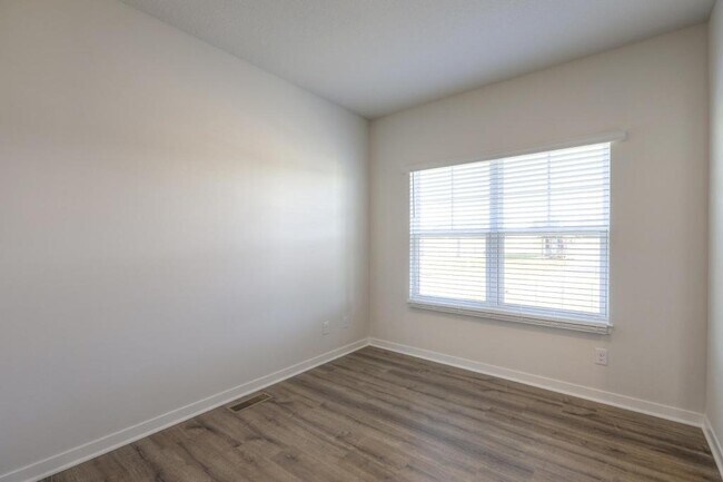 Building Photo - 1611 Maci St