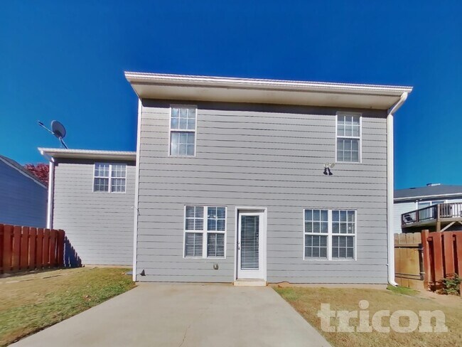 Building Photo - 2492 Feathertree Ln