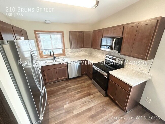 Building Photo - 210 Bruns St