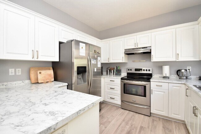Building Photo - Great 4 Bedroom 3 Bath Home in South Jordan in Amazing HOA Community!